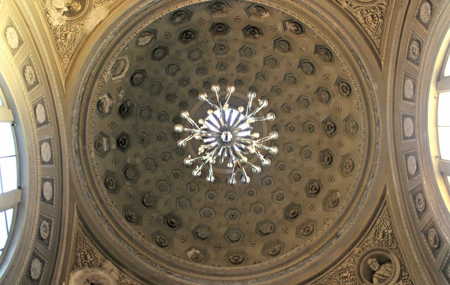 Arte e leggende intorno alla chiesa di San Andrea Apostolo